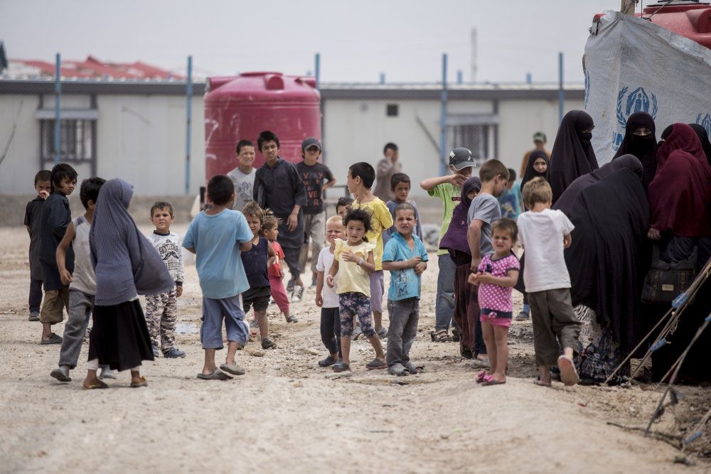 19 børn med dansk tilknytning sidder i to syriske fangelejre sammen med deres mødre. Ifølge flere medier vil regeringen hente 14 børn og tre mødre hjem fra Syrien. (Arkivfoto)