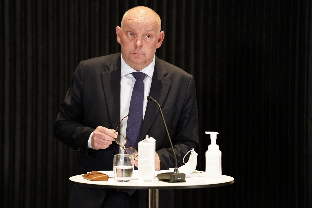 Chef for Politiets Efterretningstjeneste (PET) Finn Borch har tirsdag aften på et pressemøde uddybet tjenestens vurdering af sikkerhedsmæssige fordele og ulemper ved at hjemtage mødre og børn fra syriske fangelejre.