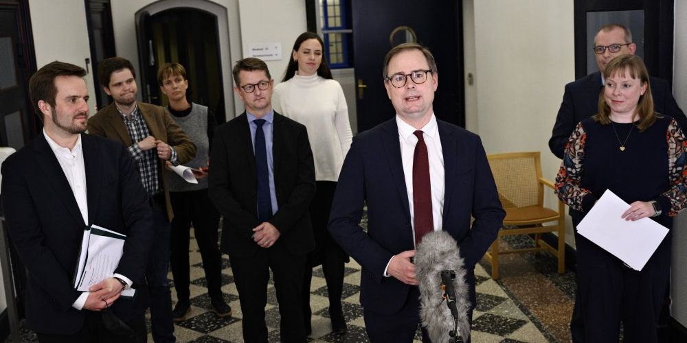 Med finansminister Nicolai Wammen (S) i spidsen kunne et flertal af Folketingets partier natten til onsdag præsentere en sommerpakke.