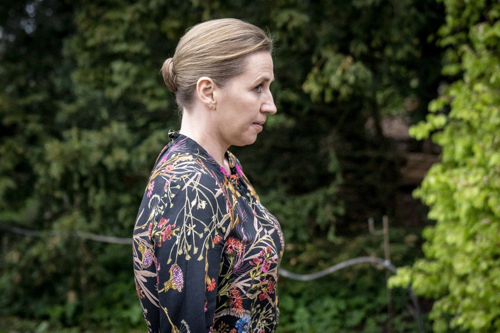 Statsminister Mette Frederiksen (S) har for første gang fået alvorlige ridser i lakken, efter at regeringen har sagt ja til at tage børn og mødre hjem fra Syrien.