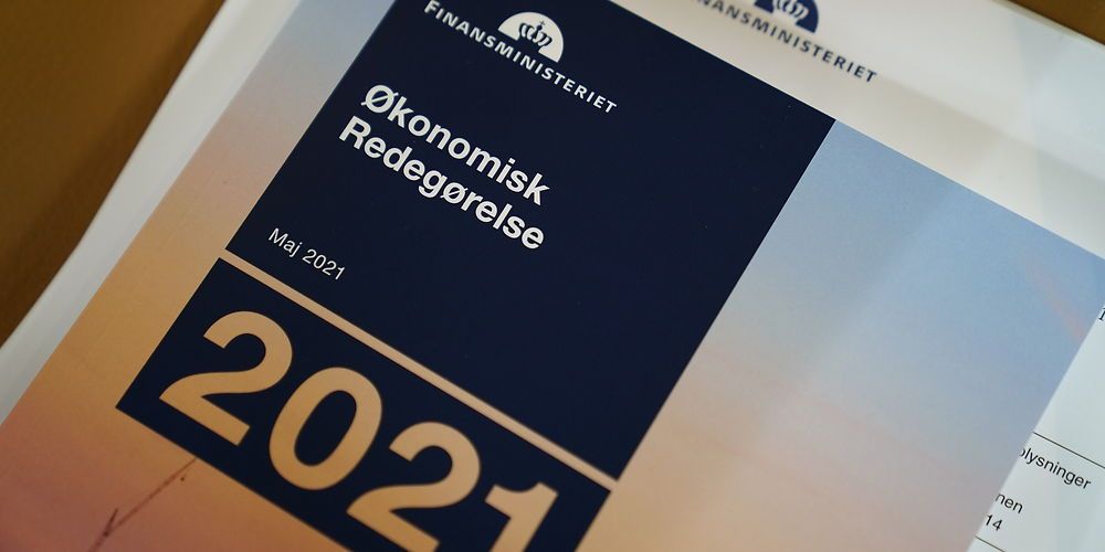 Regeringens topøkonomer forventer nu, at beskæftigelsen i 2022 vil nå økonomiens langsigtede kapacitetsgrænse. Alligevel er de fåmælte om behovet for yderligere finanspolitiske stramninger.
