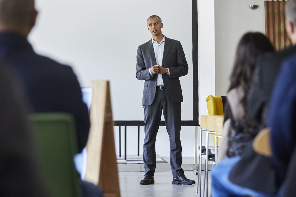 Udlændinge- og Integrationsminister, Mattias Tesfaye (S) formaner de andre partier om, at hvis de vil være med til at placere et udrejsecenter, så skal de også tage ansvar. (Arkivfoto)