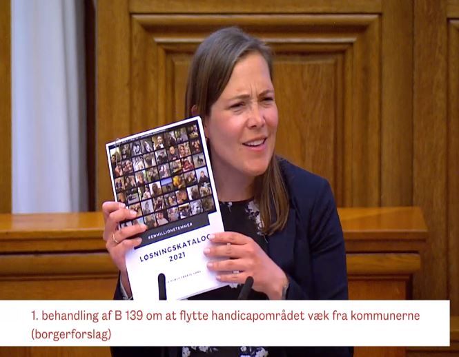 Social- og ældreminister Astrid Krag (S) afviste tirsdag i Folketinget et borgerforslag om at fjerne handicapområdet fra kommunerne.