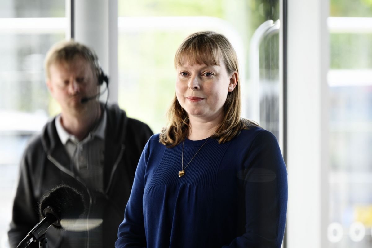 Kulturminister Joy Mogensen (S) oplyser, at en del af regeringens medieudspil kommer til at gå ud på at tage mediestøtte fra nationale medier og bruge på lokale og regionale medier i stedet. Det skal styrke den offentlige debat i alle dele af landet, siger ministeren.