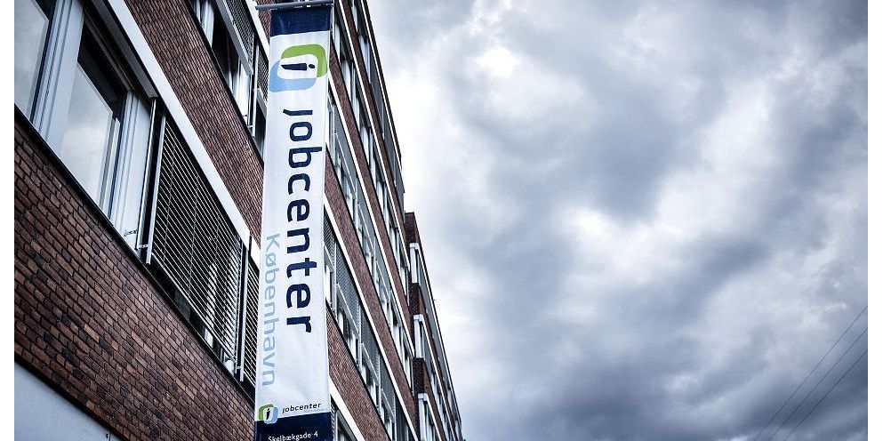 Kommuner som Brøndby og Ishøj maler Danmarkskortet mest rødt, når det gælder langtidsledighed.