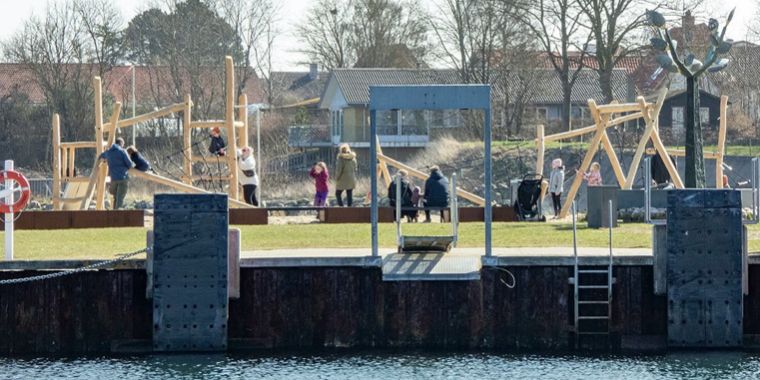 Den nye bevægelsespark har givet fællesskab om fitness og petanque i Havnsø og parken er finansieret med midler fra "Her-bor-vi-puljen".