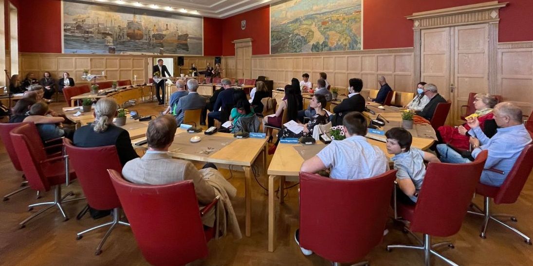 Der var fin og højtidelig stemning, da Svendborgs borgmester Bo Hansen (S) onsdag aften bød 12 nye statsborgere velkommen.