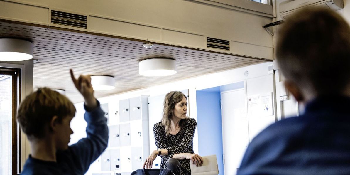 Omkring ni ud af ti elever oplever at blive undervist i lokaler, hvor luften er tung. (Modelfoto)