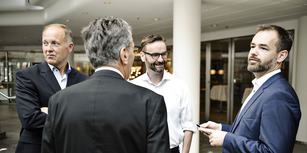 KL-direktør Kristian Wendelboe (i midten) mener ikke at det er rigtigt, når Astrid Krag siger, at kommunerne kan styrke socialområdet som følge af økonomiaftalen for 2022.