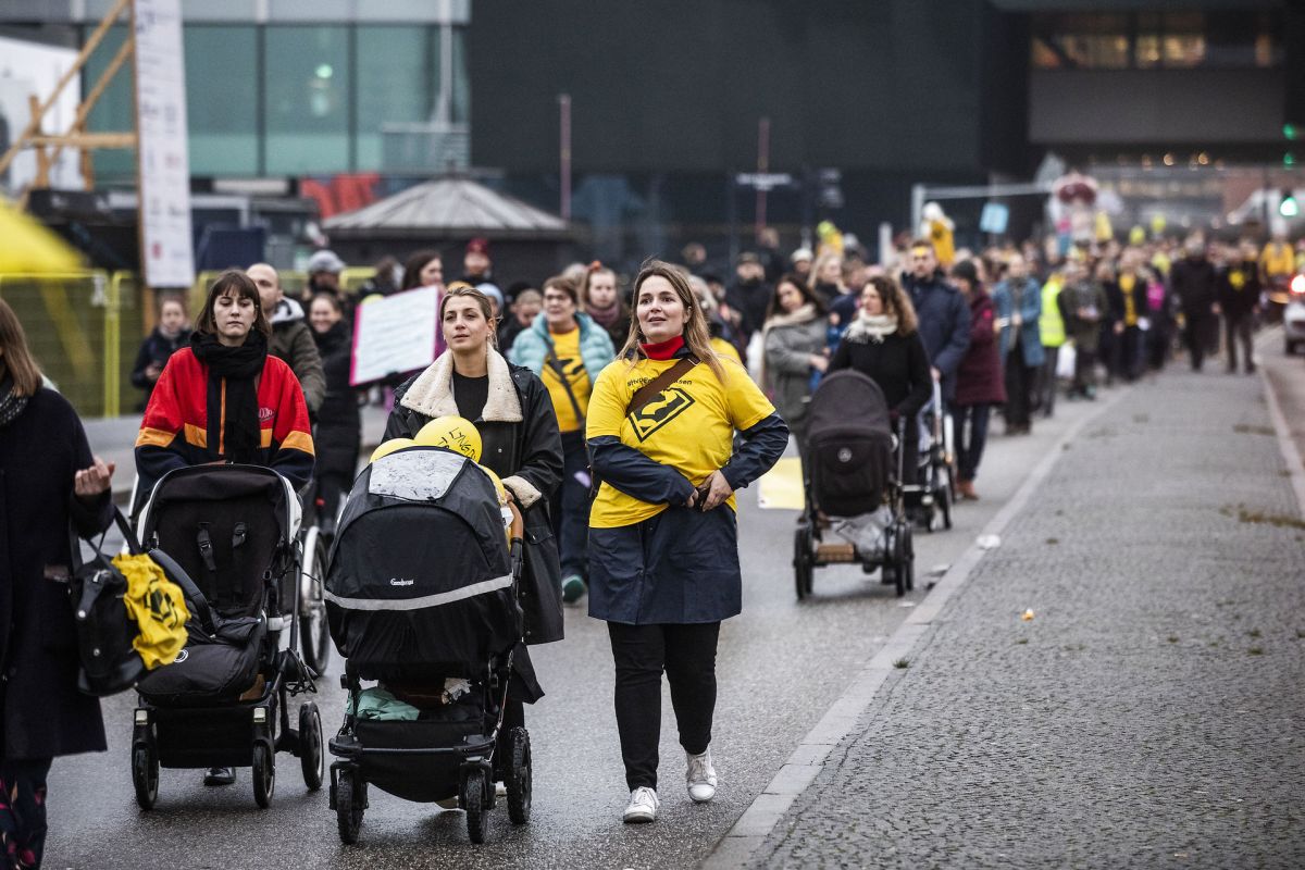 Sådan så det ud, da forældrebevægelsen #HvorErDerEnVoksen marcherede mod Christiansborg i 2019. Denne gang er målet kommunerne og kommunalpolitikerne.