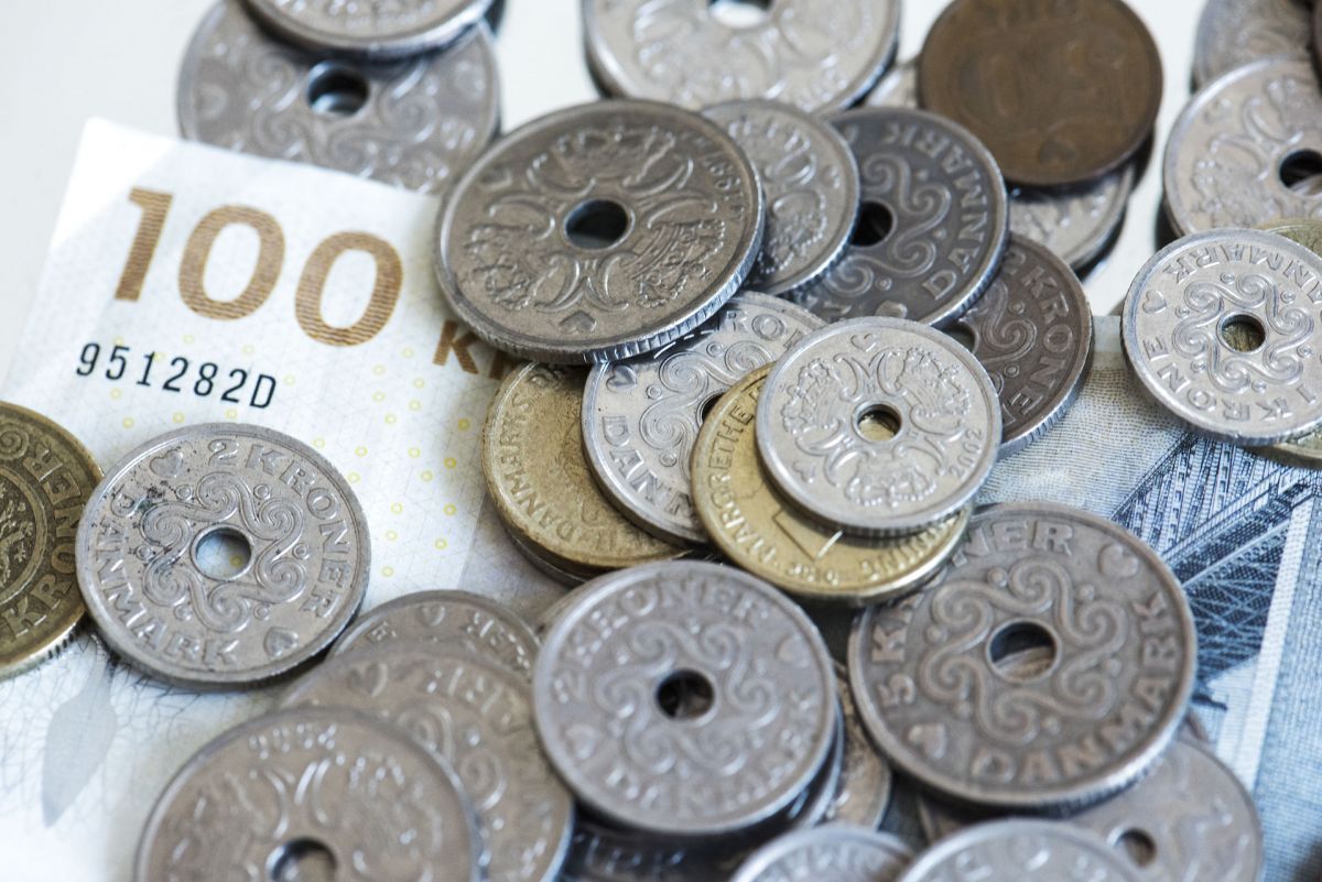 De bugnende pengekasser i kommunerne skal reduceres, fremgår det af ny aftale.