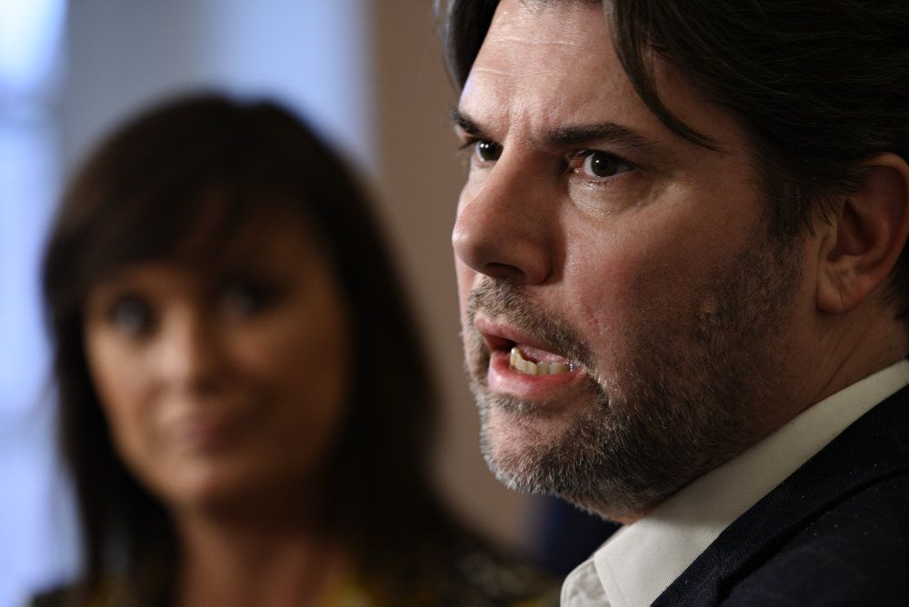 Mads Fuglede (V) siger, at Venstre nu vil stemme for et lovforslag, der giver regeringen mulighed for at oprette modtagecentre for asylansøgere i tredjelande.
