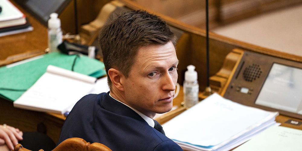Socialdemokratiets politiske ordfører Jesper Petersen kritiserede under Folketingets afslutningsdebat kommunerne for at udvise for stor kreativitet for at finde besparelser på handicappede.