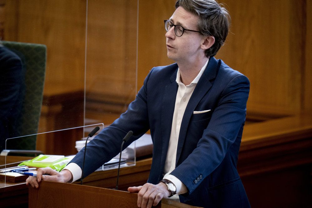 Venstres Karsten Lauritzen under møde i Folketingssalen.