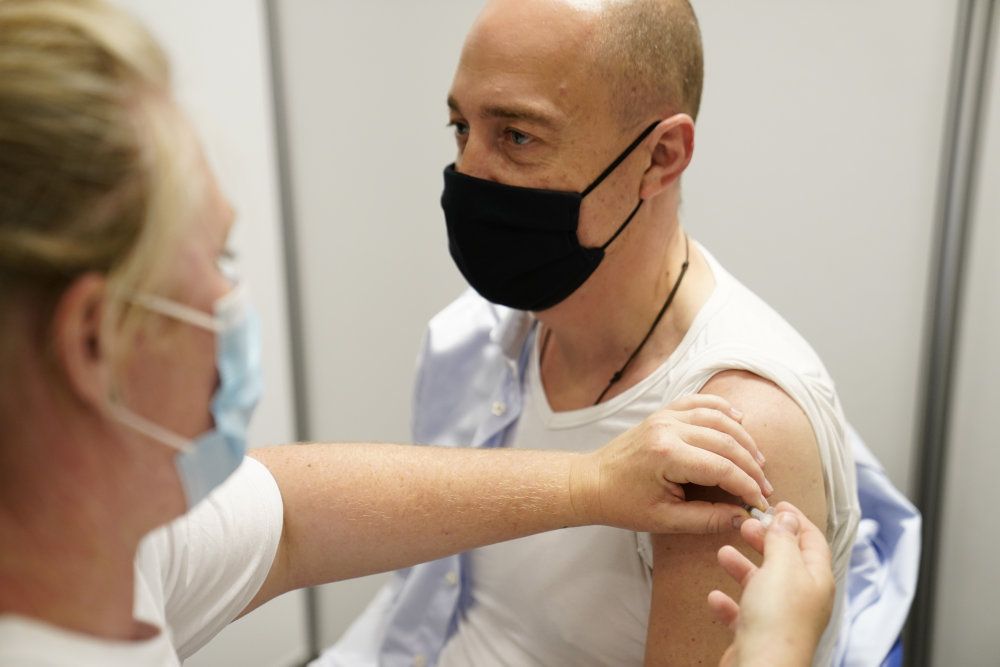 Sundhedsminister Magnus Heunicke (S) er mandag blevet vaccineret.