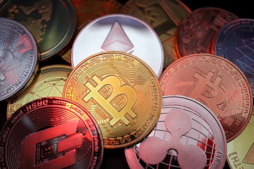 Der findes over 1000 kryptovalutaer. Skatteminister Morten Bødskov (S) vil have kigget på skattereglerne for valutaerne. (Arkivfoto)