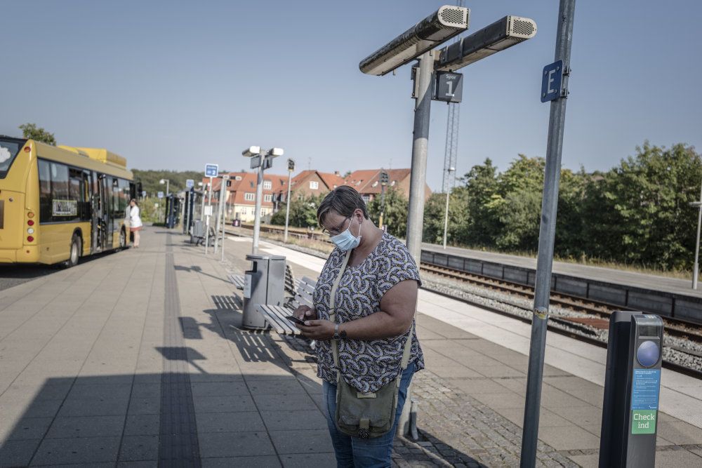 De mange rejsepas kan købes fra 15. juni og frem til august, men sidste år blev de revet væk på tre dage.