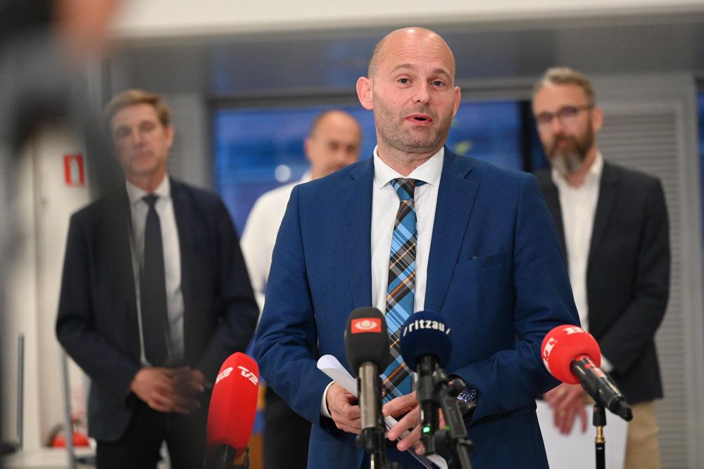 Coronapasset bliver stille og roligt udfaset, fortalte De Konservatives formand, Søren Pape Poulsen, på et pressemøde tidligt torsdag morgen.