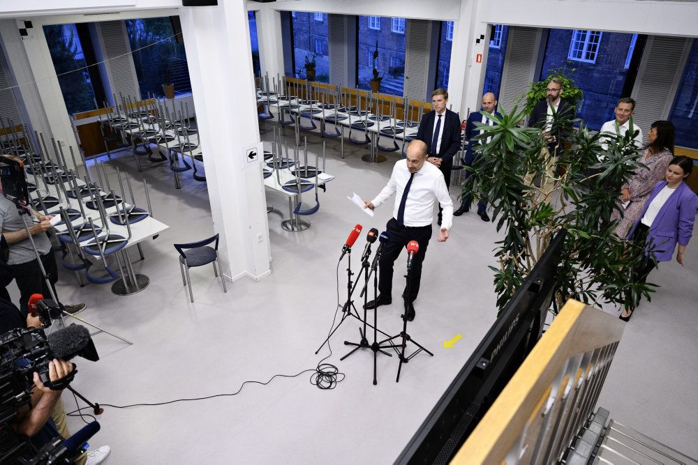 Onsdag nat eller nærmere tidligt torsdag morgen kunne regeringen og aftalepartierne bag en yderligere genåbning fremlægge deres aftale.