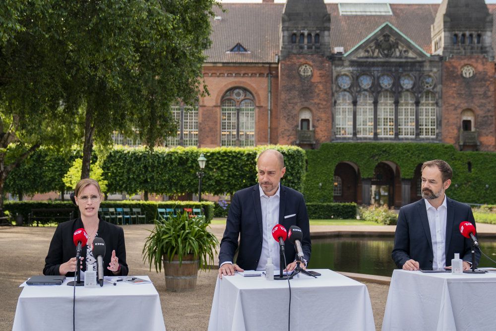 Sundhedsminister Magnus Heunicke, Stephanie Lose, Formand for Danske Regioner og regionsrådsformand i Region Syddanmark Jacob Bundsgaard, Formand for KL og borgmester i Aarhus Kommune afholder pressemøde om nye sundhedsklynger.
