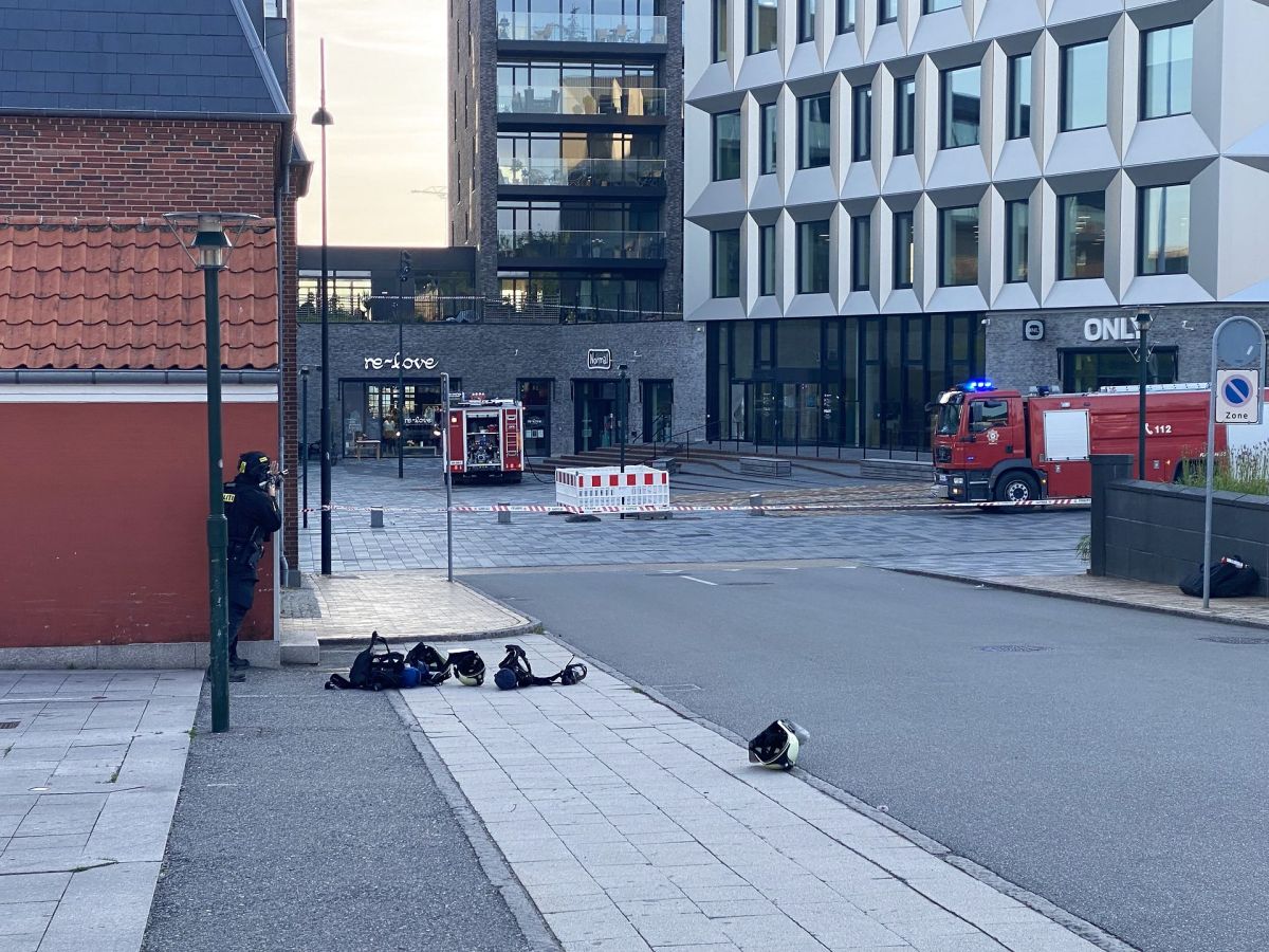 Rådhuset i Middelfart blev afspærret fredag formiddag som følge af en bombetrussel.
