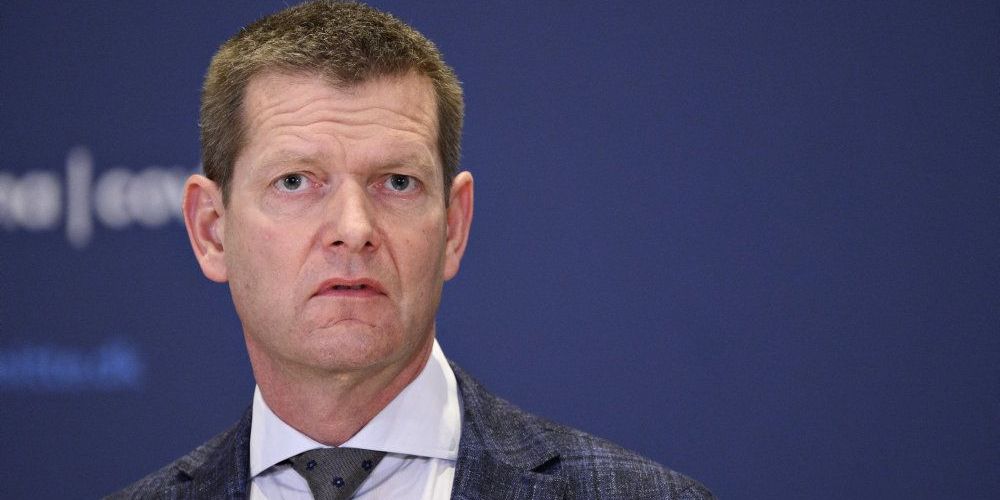 Mandag vil Sundhedsstyrelsens direktør, Søren Brostrøm, være til stede i Tingbjerg i København for at vaccinere borgere, der kommer forbi. -