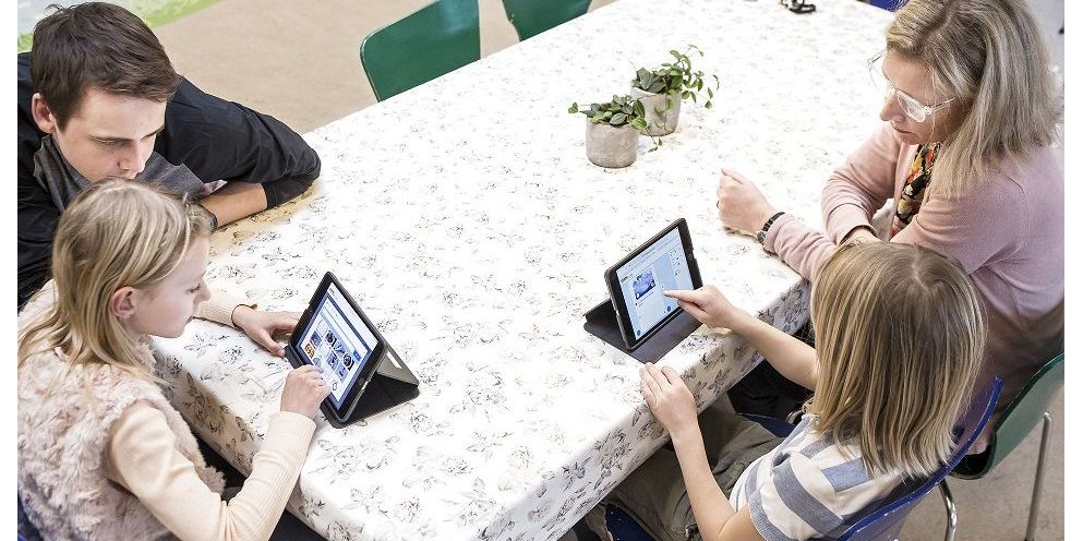 Odense Kommuner har samlet viden om, hvordan familier kan håndtere digitale udfordringer i børns liv.