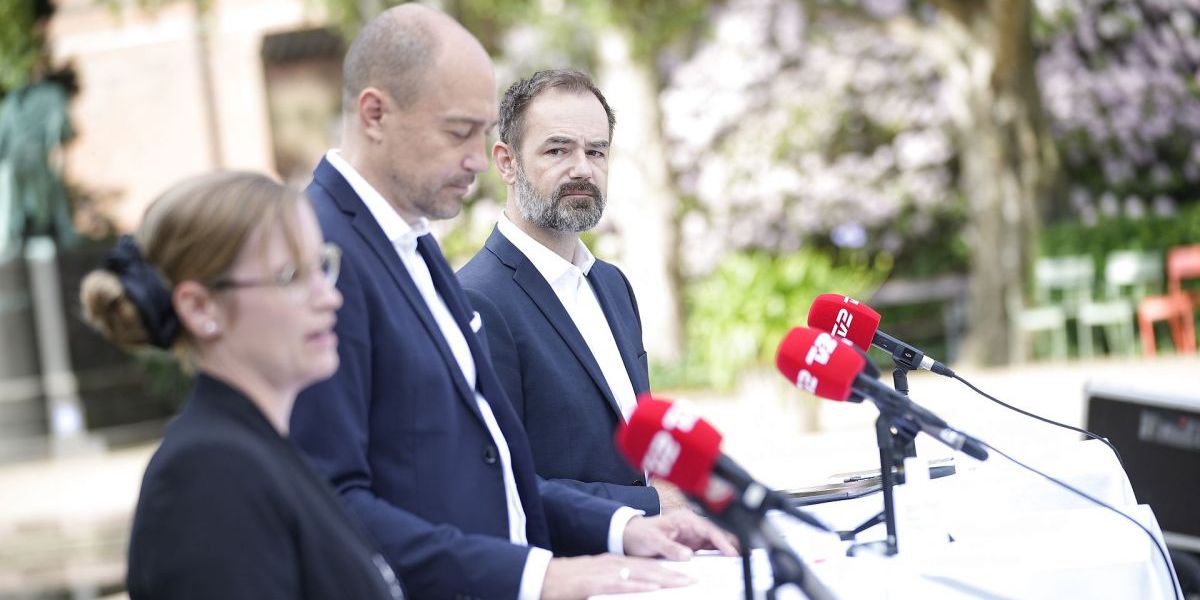 Sundhedsminister Magnus Heunicke, Stephanie Lose, formand for Danske Regioner og Jacob Bundsgaard, formand for KL på pressemødet om nye sundhedsklynger.
