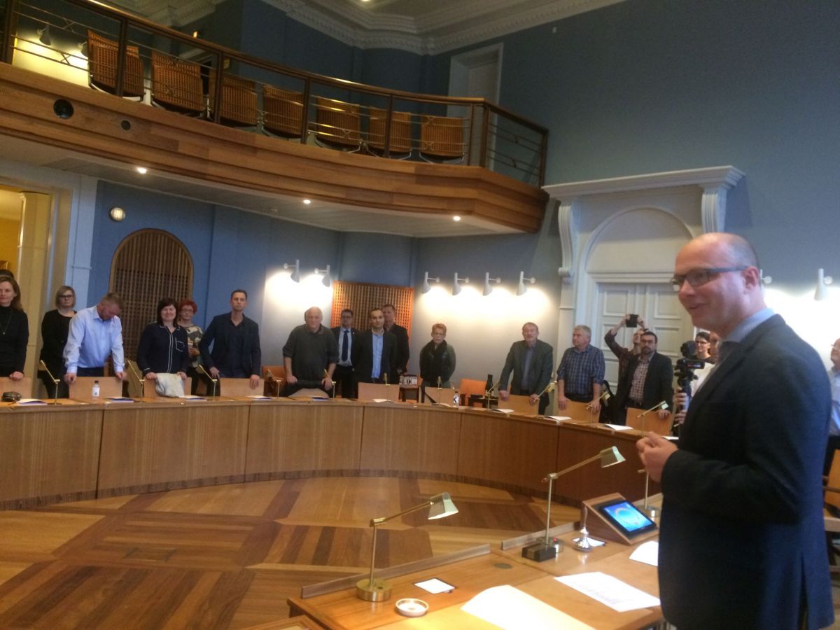 Alle gruppeformænd i byrådet i Kolding har indgået en aftale om budgettet for 2022. Yderst til højre ses borgmester Jørn Pedersen (V). (Arkivfoto)