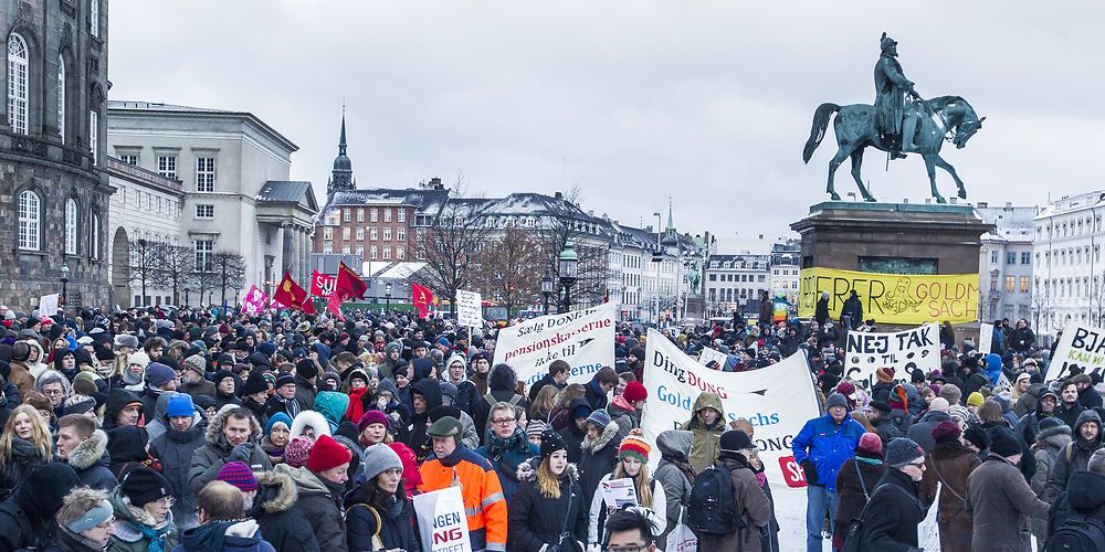 Det udløste store demonstrationer, da staten i 2014 solgte en del af DONG til Goldmann Sachs, som samtidig fik afgørende indflydelse på udviklingen af selskabet.