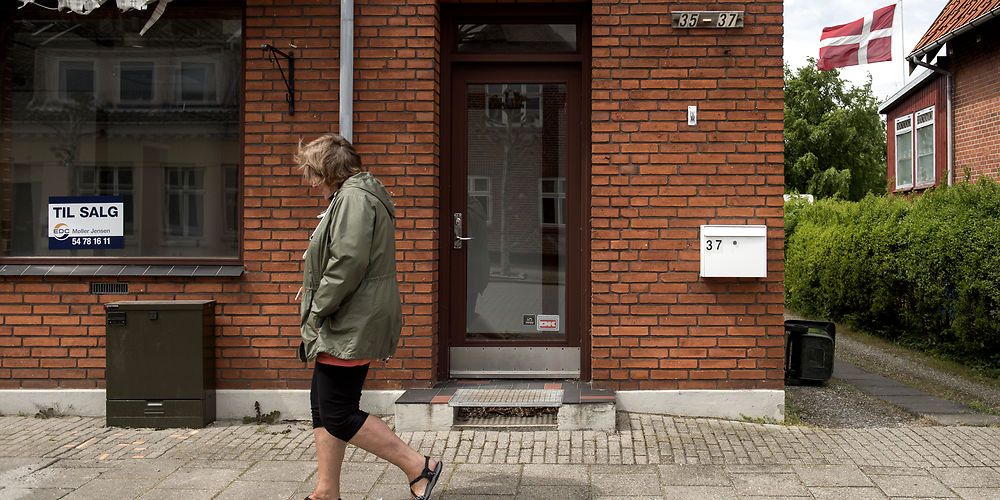 På Lolland kan du få landets billigste boliger, og det tiltrækker mange socialt udsatte borgere. Det fastslår Indenrigs- og Boligministeriet i ny rapport. Her et hus til salg i Rødby.