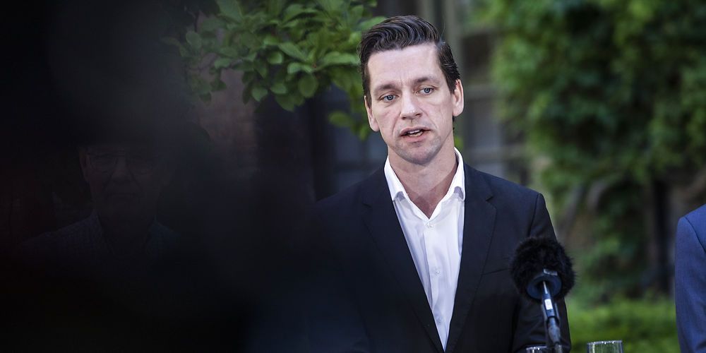 Indenrigs- og boligminister Kaare Dybvad fastslår i en række svar til folketinget, at han ikke har i sinde at ændre på opgørelsen af folketal i den kommunale udligning, trods protester fra både organisationer og forligspartier.