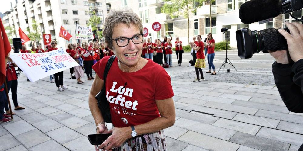 Sygeplejerskernes formand, Grete Christensen, havde smil på læben, da hun ankom til KL's hovedkvarter torsdag morgen. Men efter halvanden times møde måtte hun konstatere, at konflikten ikke var kommet nærmere en afklaring.