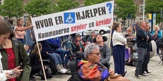 Handicaporganisationerne var rasende over økonomiaftalen mellem regeringen og KL. Derfor satte de deres lid til finansloven, men intet tyder nu på, at den kommer til at indeholde et nævneværdigt løft af handicapområdet.
