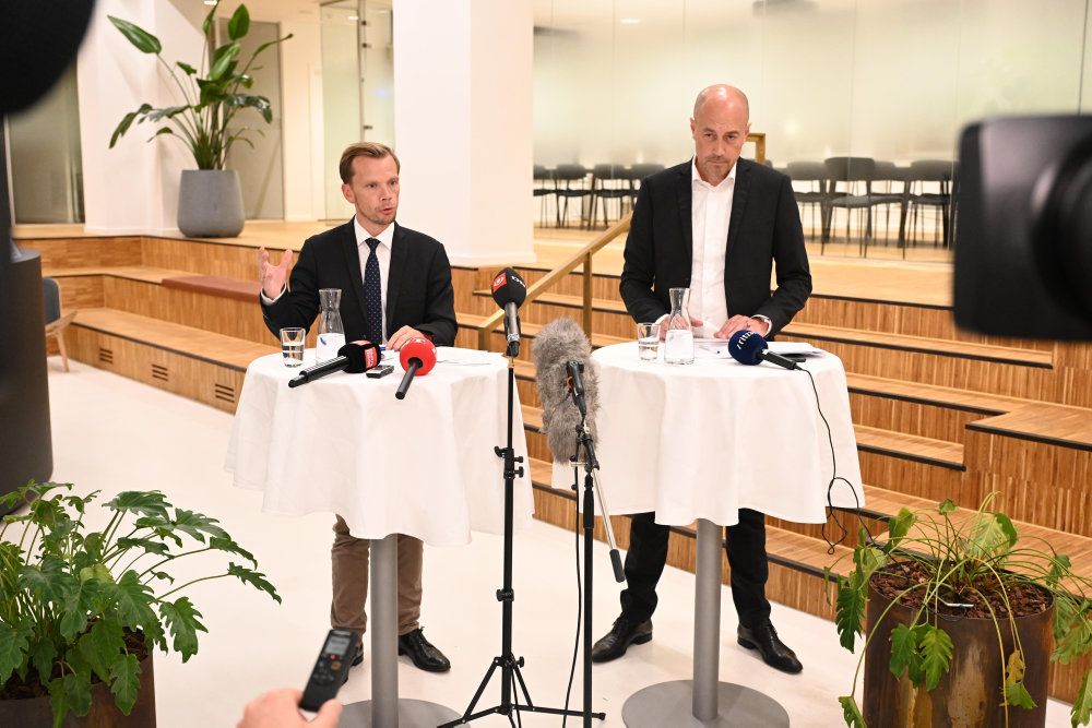 Beskæftigelsesminister Peter Hummelgaard og sundhedsminister Magnus Heunicke fortæller onsdag aften, at regeringen vil afslutte sygeplejerskernes strejke med et lovindgreb.