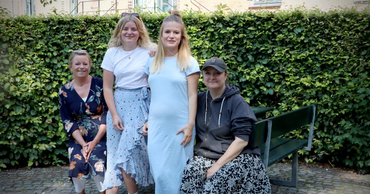Lene Callesen, Ea Brade, Kaja Rasmussen og Mathilde Fibiger-Henriksen er godt på vej til at blive social- og sundhedsassistenter og –hjælpere.