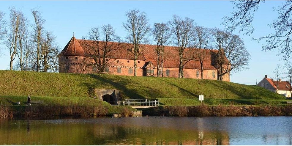 Der kommer ikke nogen særlov for Nyborg Slot i denne omgang, fastslår kulturminister Joy Mogensen.
