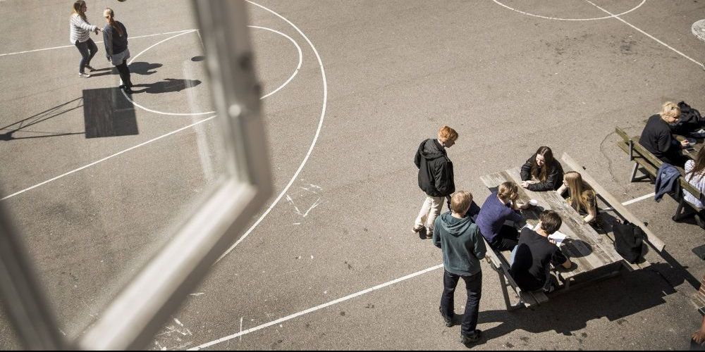 Landets skoleelever vender tilbage til skolerne efter sommerferien. En række retningslinjer gælder fortsat. -