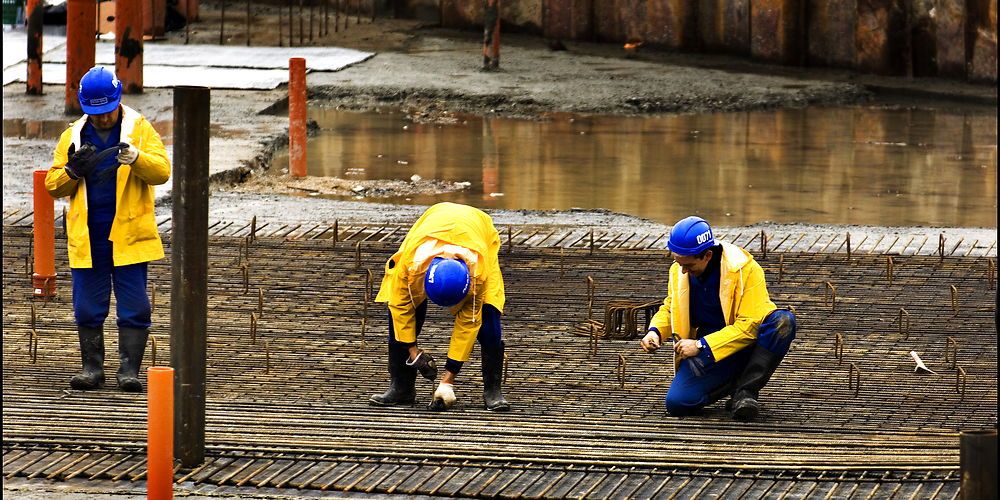 Det er blandt andet udenlandske byggearbejdere som glemmer at melde flytning ud af Danmark, som kommunerne får sværere ved at opdage på grund af stop for brug af det særlige E-indkomst register til CPR-kontrol.