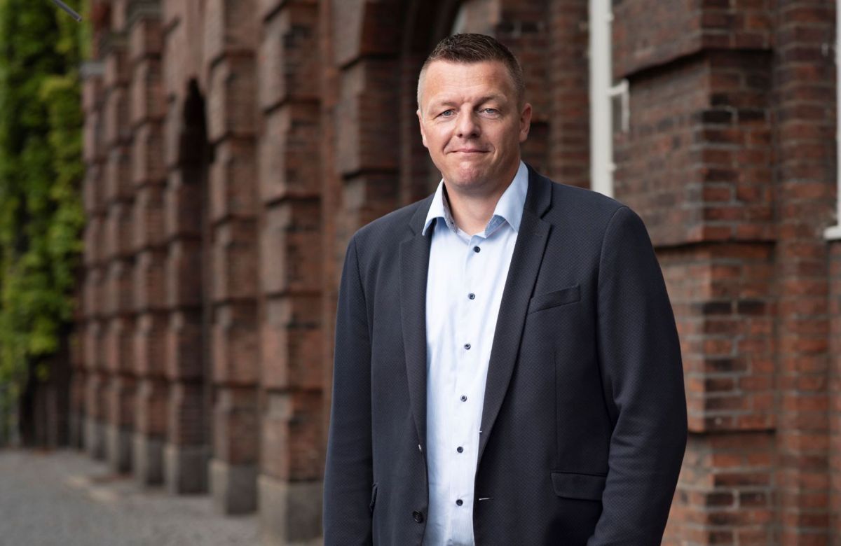 Thomas Enghausen, næstformand hos fagforbundet FOA mener, at kommunerne skal have lov med at bruge af kommunekasserne, nu hvor demografien - med blandt andet et stigende antal ældre - kalder på det.