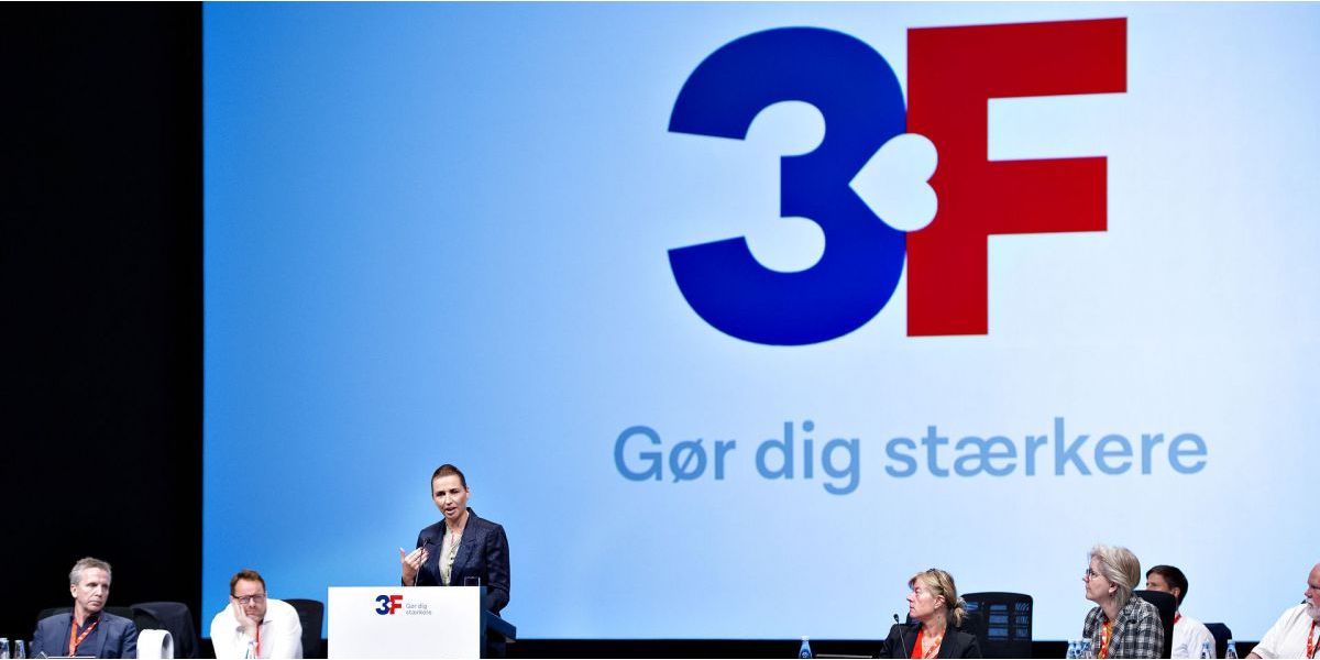 (Arkiv) Regeringen vil gøre fagbevægelsen stærkere. Et forslag til en betydeligt lavere dimittendsats vil ikke ramme nyudlærte gartnere og andre af 3F's medlemmer. På billedet taler statsminister Mette Frederiksen til 3F's kongres i 2019.