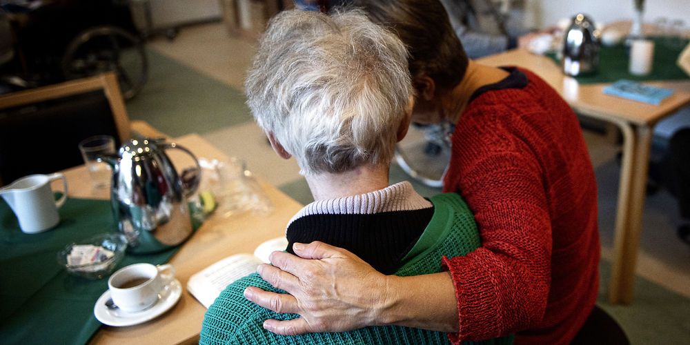 Byrådsmedlemmer under pres for at skære i serviceudgifterne afviser at skære i det, som de kalder de "varme hænder".