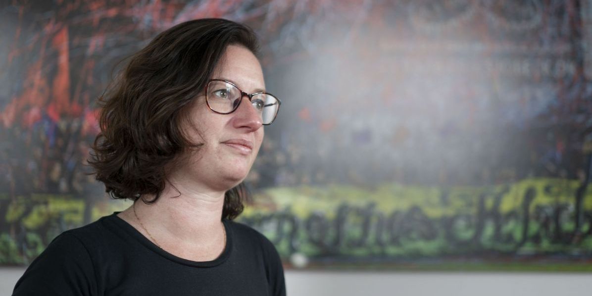 Bedre lønninger i de private virksomheder gør det svært for Københavns Kommune at rekruttere byggesagsbehandlere, fortæller borgmester Ninna Hedeager Olsen (EL).
