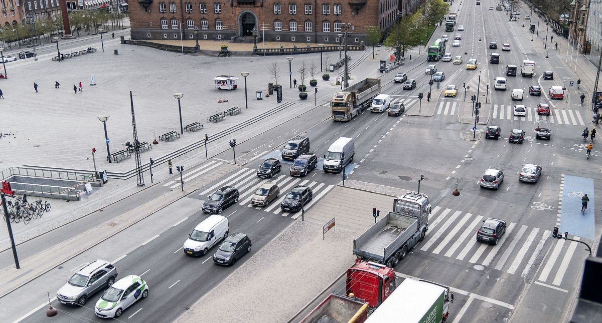 Hver tredje parkeringsplads i den indre del af København skal måske sløjfes. Blandt andet for at gøre det mindre attraktivt at køre i bil til den befærdede storby.
