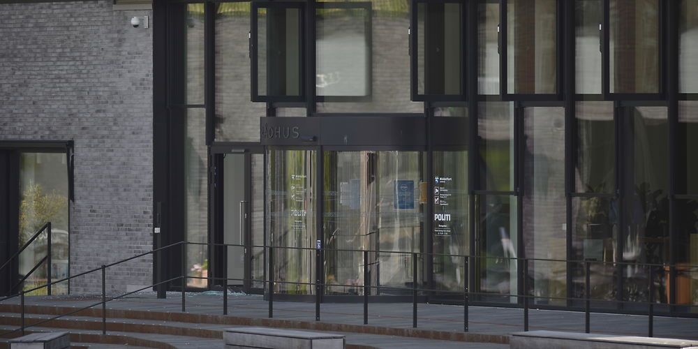 Stemningen på et borgmestermøde i Middelfart i dag var ifølge flere kilder meget dårlig, fordi nye tal stiller krav om samlede besparelser i de foreløbige kommunale budgetter på næsten fem milliarder kroner.
