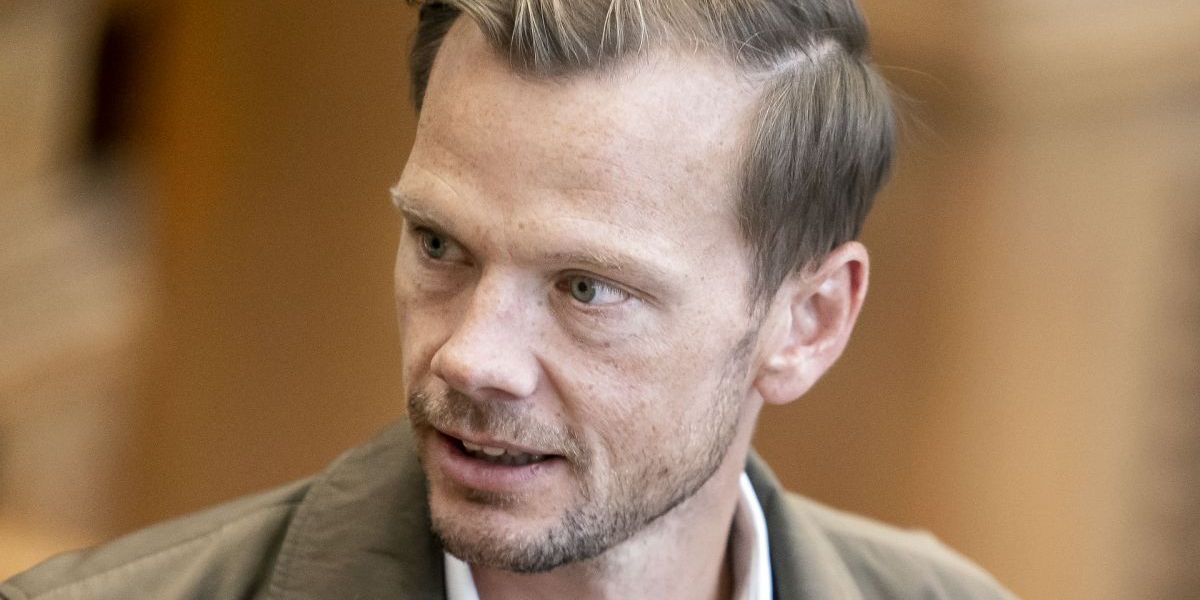 (Arkiv) Beskæftigelsesminister Peter Hummelgaard på vej til trepartsforhandlinger, hvor også kommunerne deltager: " Vi er nødt til at bede kommunerne og jobcentrene om, at deres hovedfokus er på god klassisk jobformidling."