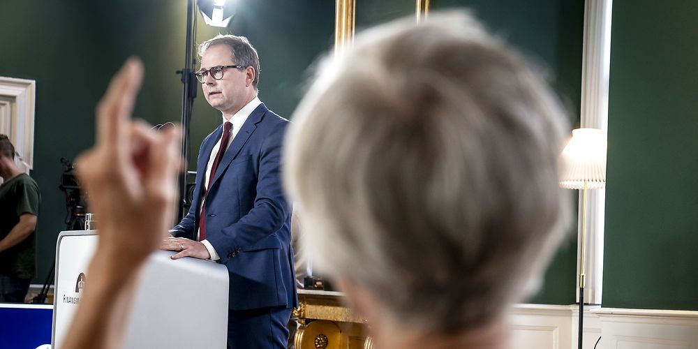 Finansminister Nicolai Wammen (S) sagde på pressemødet om finansloven, at "den aftale vi lavede med kommunerne før sommerferien er jo en, hvor man dækker de samlede udgifter, kommunerne måtte have. Det er det, som kommunerne også har sagt ja til at man gør, med de penge de har fået."
