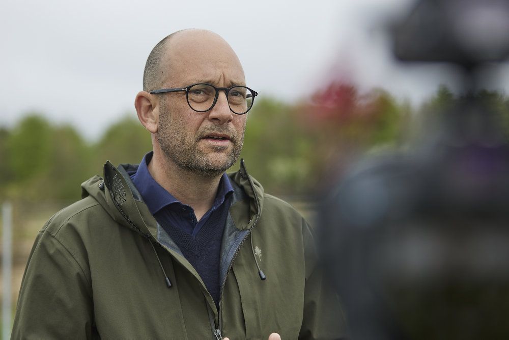 Fødevare-, landbrugs- og fiskeriminister Rasmus Prehn (S) sætter nu foden ned i forhandlingerne om en klimaaftale for landbruget, der har trukket ud gennem 61 møder. (Arkivfoto).