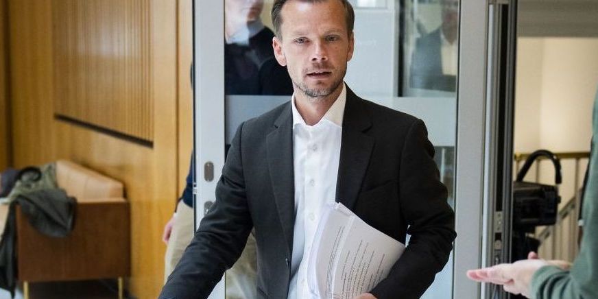 Beskæftigelsesminister Peter Hummelgaard (S) fortalte onsdag på et pressemøde, at forligspartier bag tidlig pension diskuterer, om jobcentrene fortsat skal varetage hele beskæftigelsesindsatsen.