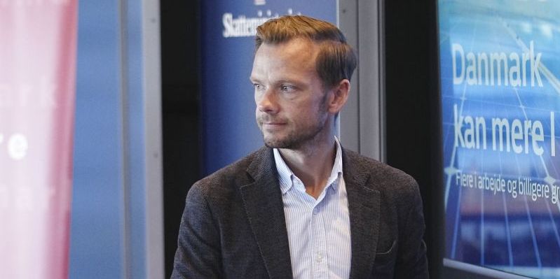 (Arkiv) Regeringen har tre krav til et nyt ydelsessystem. Det skal kunne betale sig at arbejde. Børn skal leve under 'rimelige forhold,' og ydelserne til må ikke 'øge tilstrømningen til Danmark,' lyder det fra beskæftigelsesminister Peter Hummelgaard.